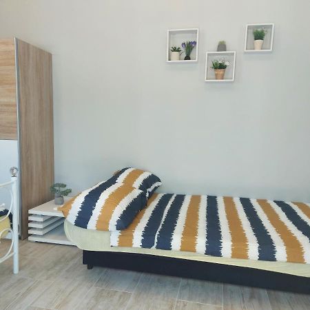 Studio Apartment Palmira Ližnjan Buitenkant foto