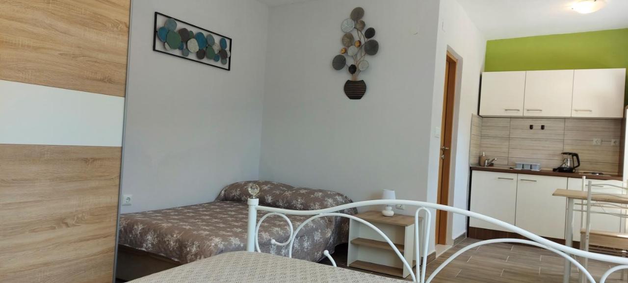 Studio Apartment Palmira Ližnjan Buitenkant foto