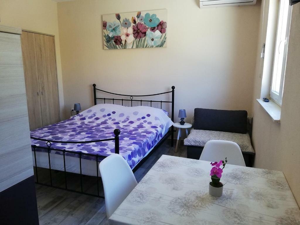 Studio Apartment Palmira Ližnjan Buitenkant foto