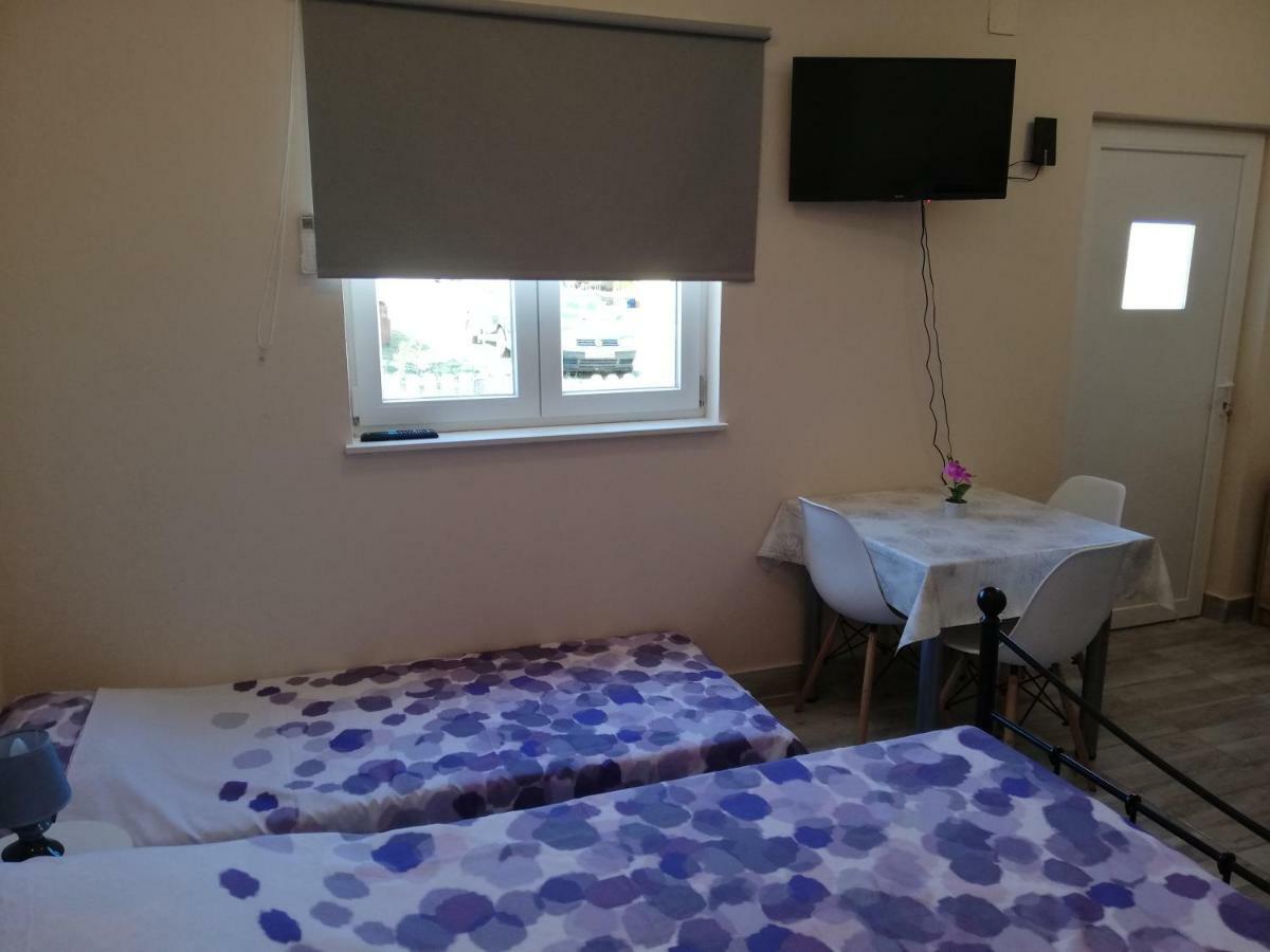 Studio Apartment Palmira Ližnjan Buitenkant foto
